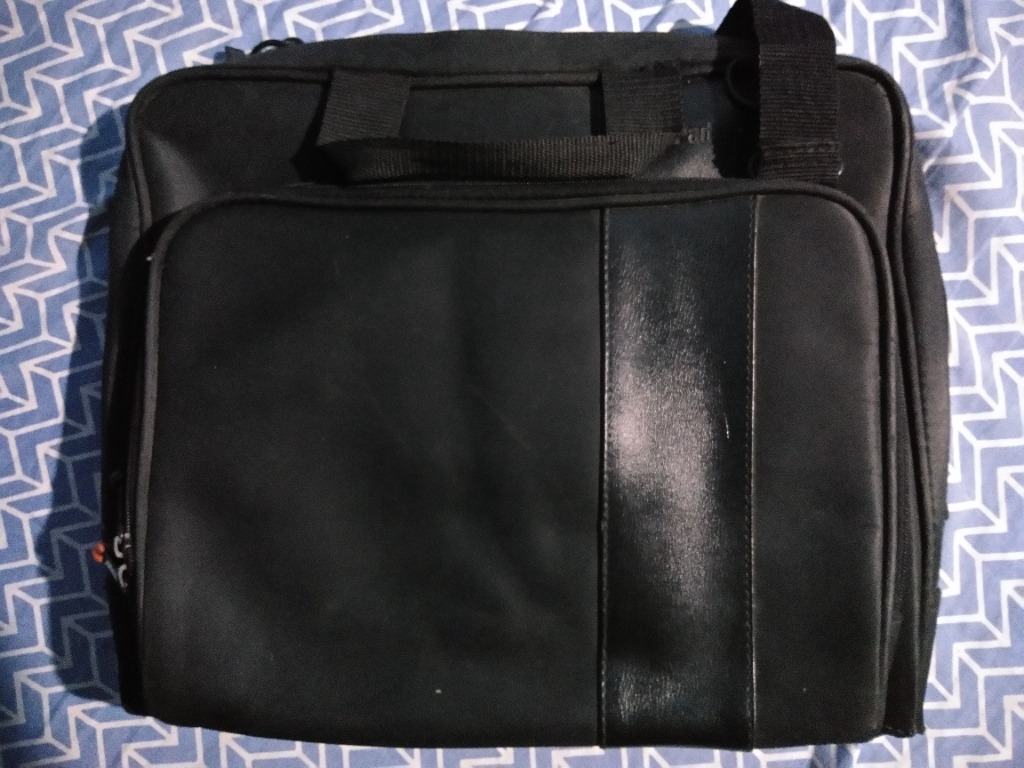 Thinkpad laptop bag price store