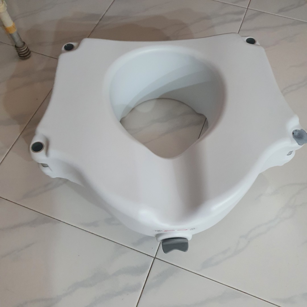 Toilet booster for elderly, Furniture & Home Living, Bathroom & Kitchen