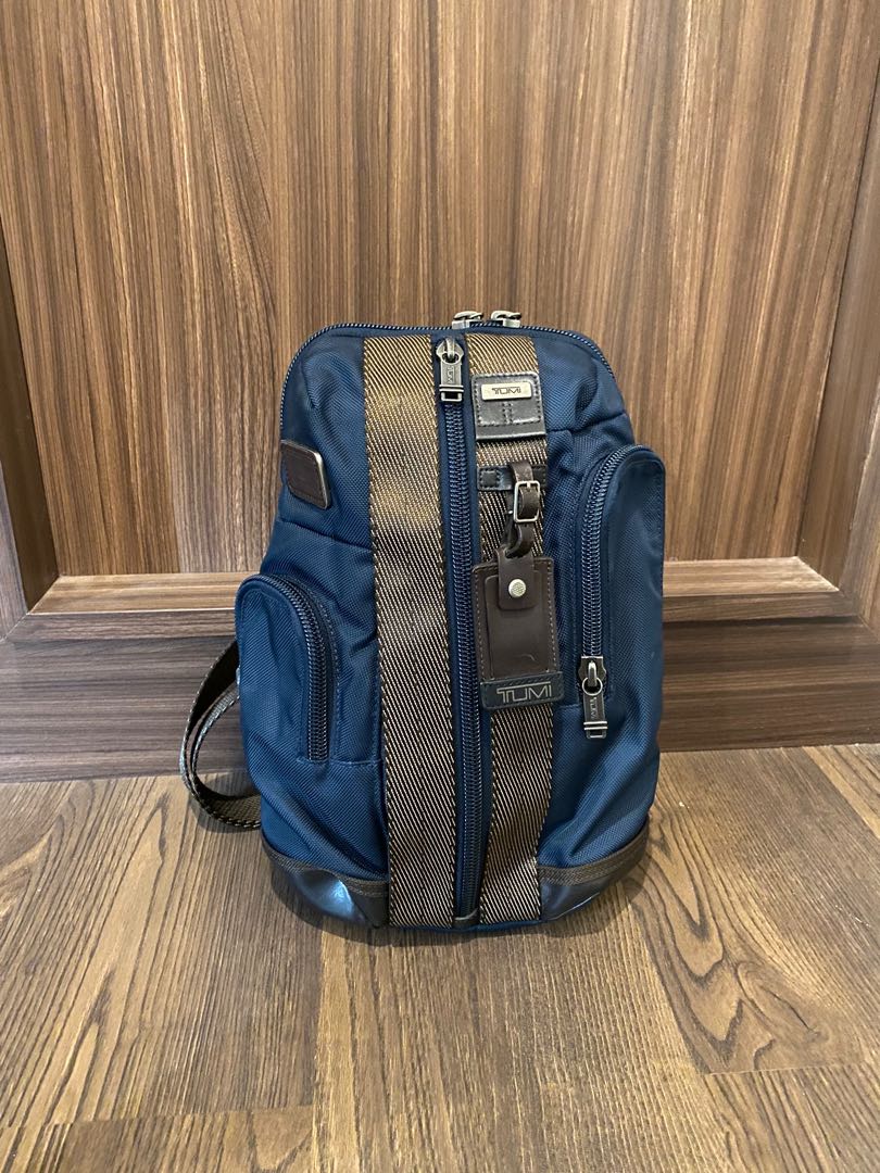 Tumi sling bag saratoga discount