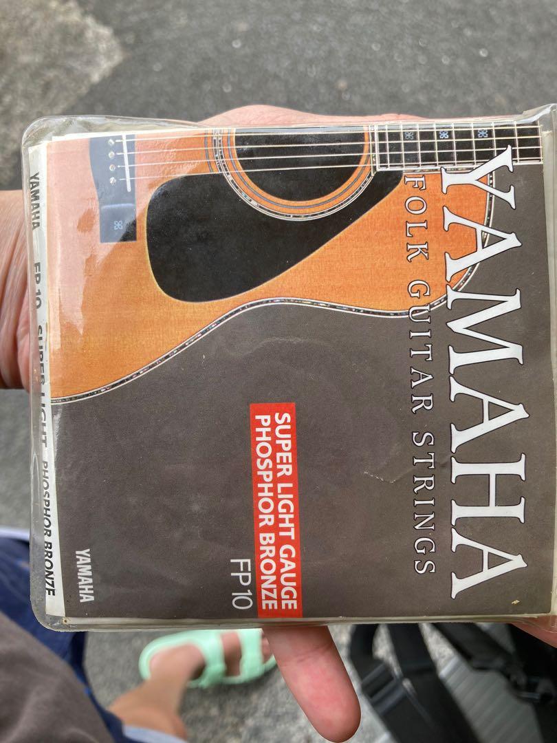 Yamaha Classical Guitar C40 **FREE ACOUSTIC STRINGS, Hobbies & Toys