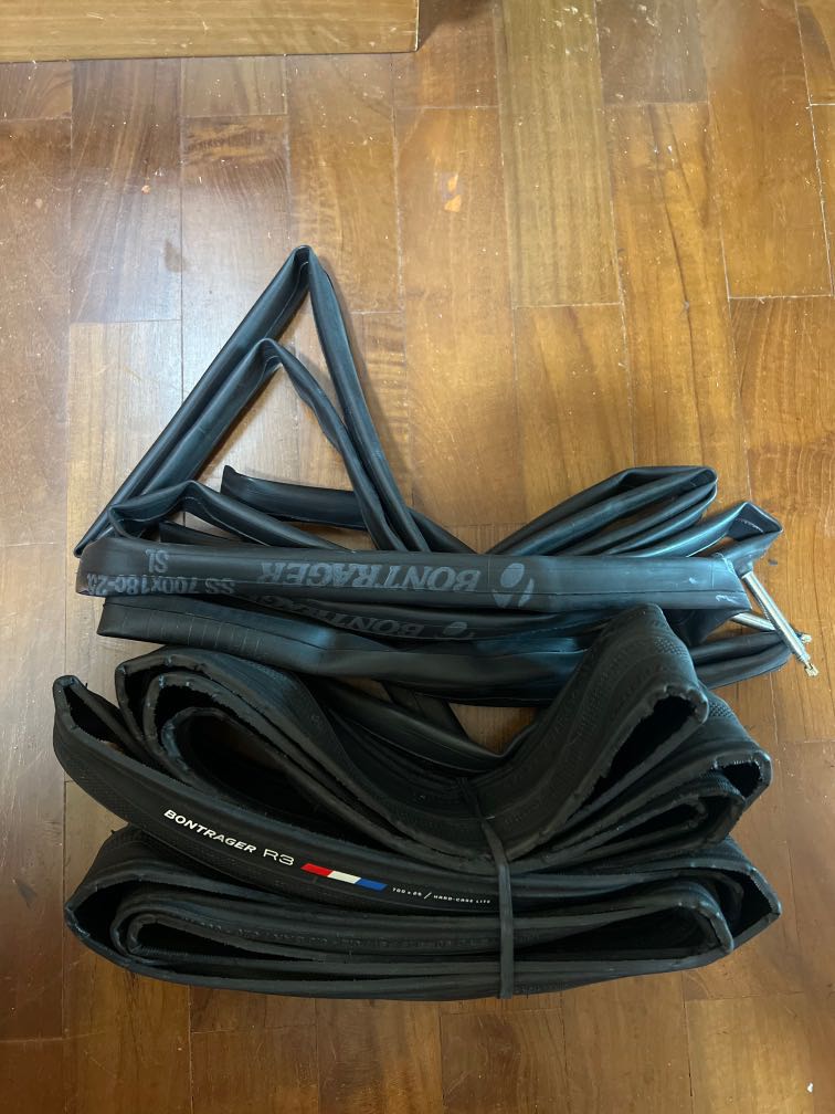 2 * Bontrager Tyre 700x25 + 2 * Inner Tubes, Sports Equipment, Bicycles