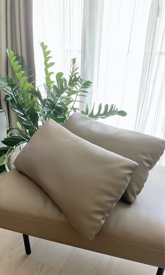 2 vegan leather cushions, 傢俬＆家居, 床具浴巾 Carousell