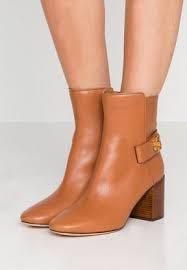 𝘛𝘖𝘙𝘠 𝘉𝘜𝘙𝘊𝘏 “KIRA” 70MM BOOTIE IN TAN, Women's Fashion, Footwear,  Boots on Carousell