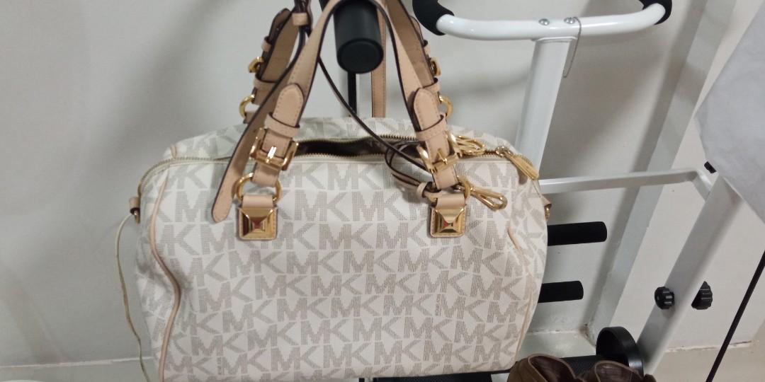 Michael kors doctors 2025 bag