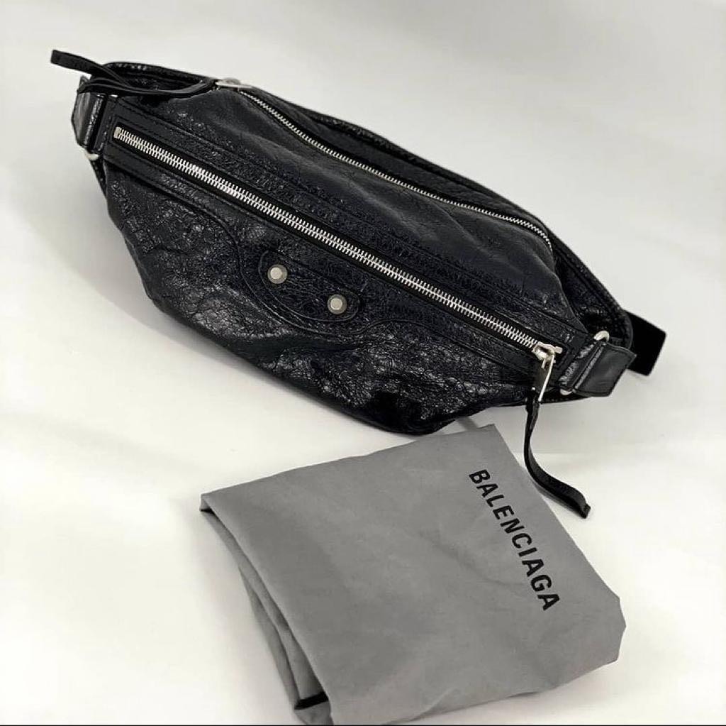 Balenciaga waist bag, Barang Mewah, Tas & Dompet di Carousell