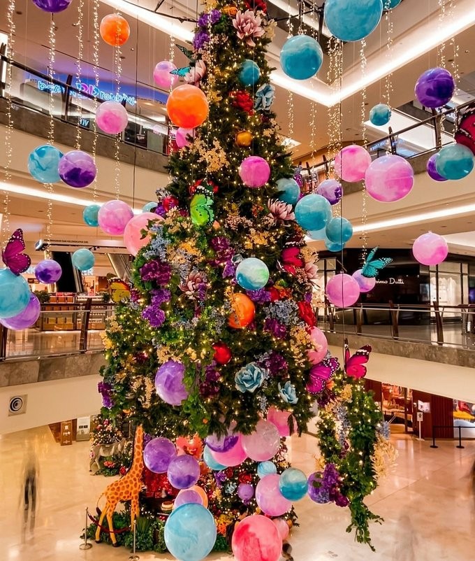 Best Christmas tree Mall Design, Furniture & Home Living, Home Decor