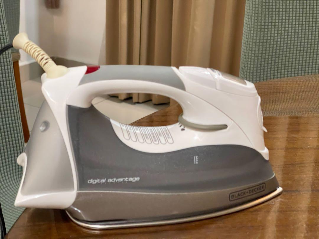 Black ; Decker D2030 Auto-Off Digital Advantage Iron 