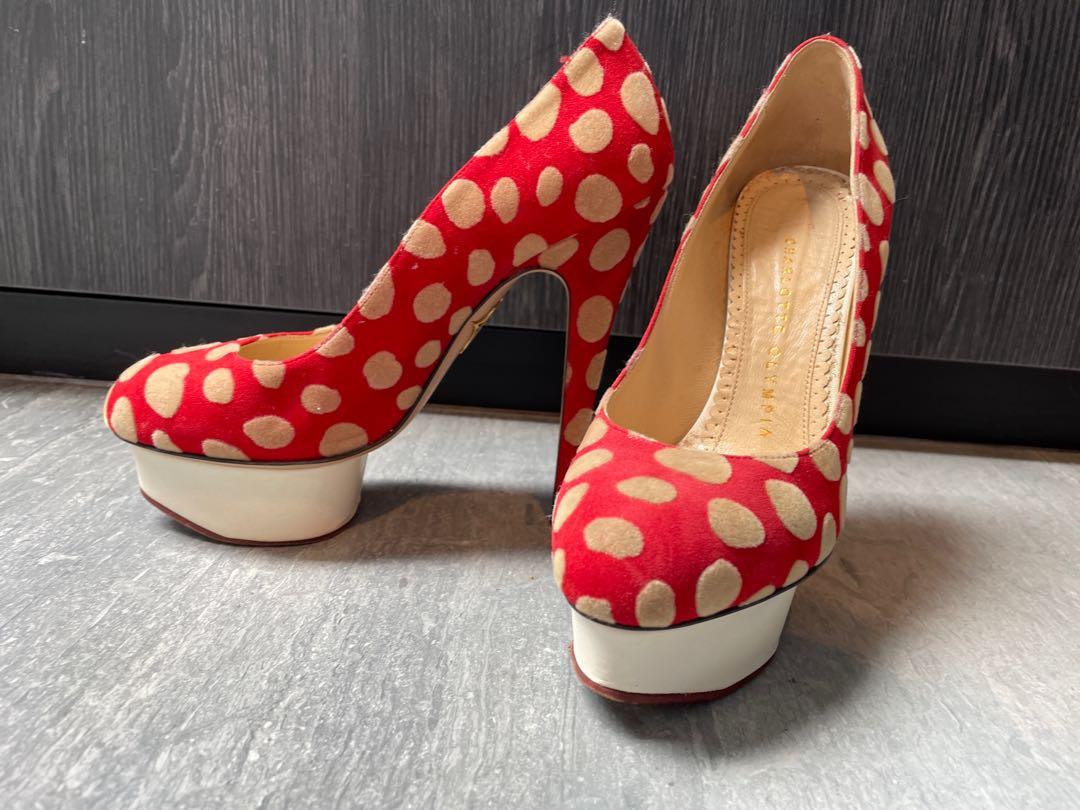 Red outlet pattern heels