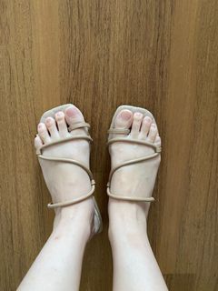 (Category: ) located in . Submitted by weenee_preloved (Listing ID 1172034850, Image 1). Description: .