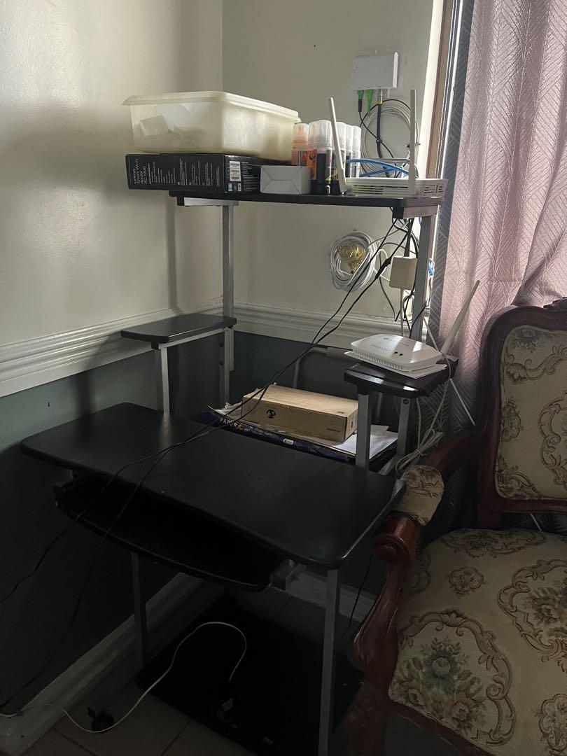 Desktop Table (Category: Tables & Sets) located in Cavite. Submitted by noeminess101 (Listing ID 1172141733, Image 1). Description: .