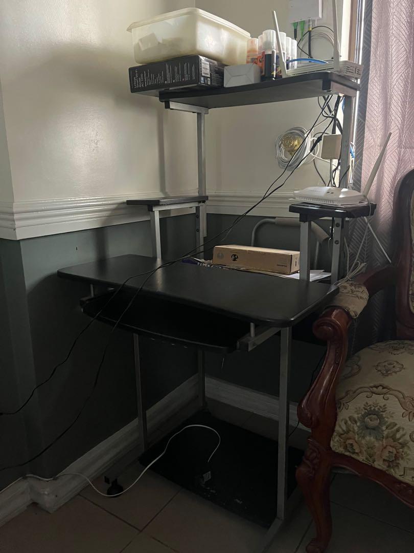 Desktop Table (Category: Tables & Sets) located in Cavite. Submitted by noeminess101 (Listing ID 1172141733, Image 2). Description: .