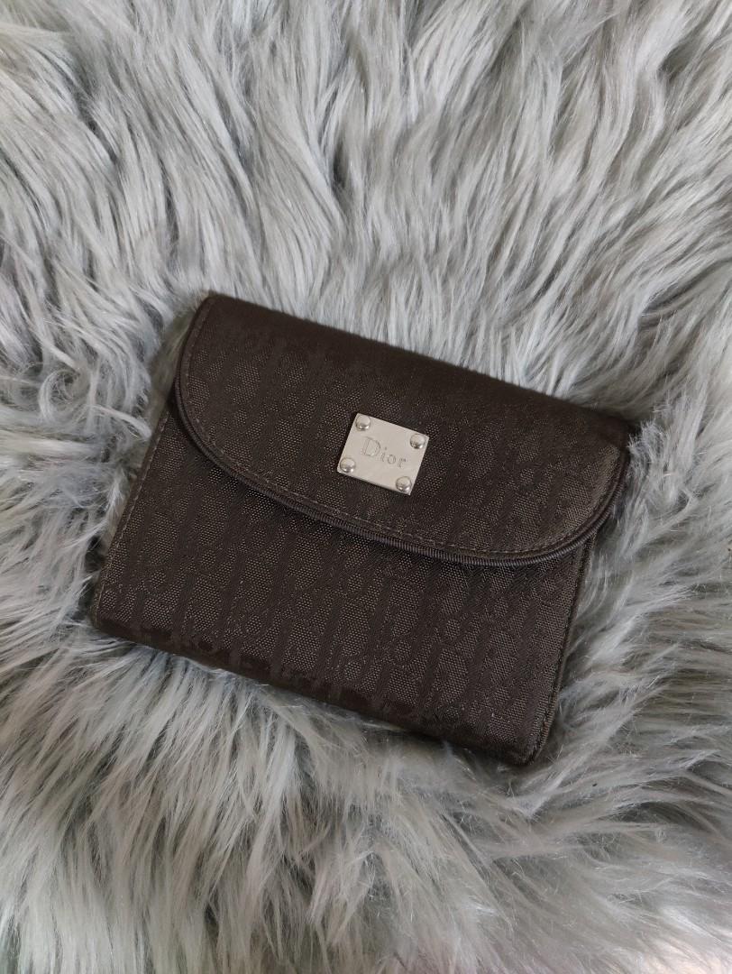 Christian Dior Agenda (Category: Luxury Bags & Wallets) located in Marikina City. Submitted by noblecat_40a38b (Listing ID 1172114508, Image 1). Description: Christian Dior Agenda Oblique Monogram Canvas Can be used as passport holder In excellent condition 9/10 Snap closure, with penholder Plus Shipping Fee.