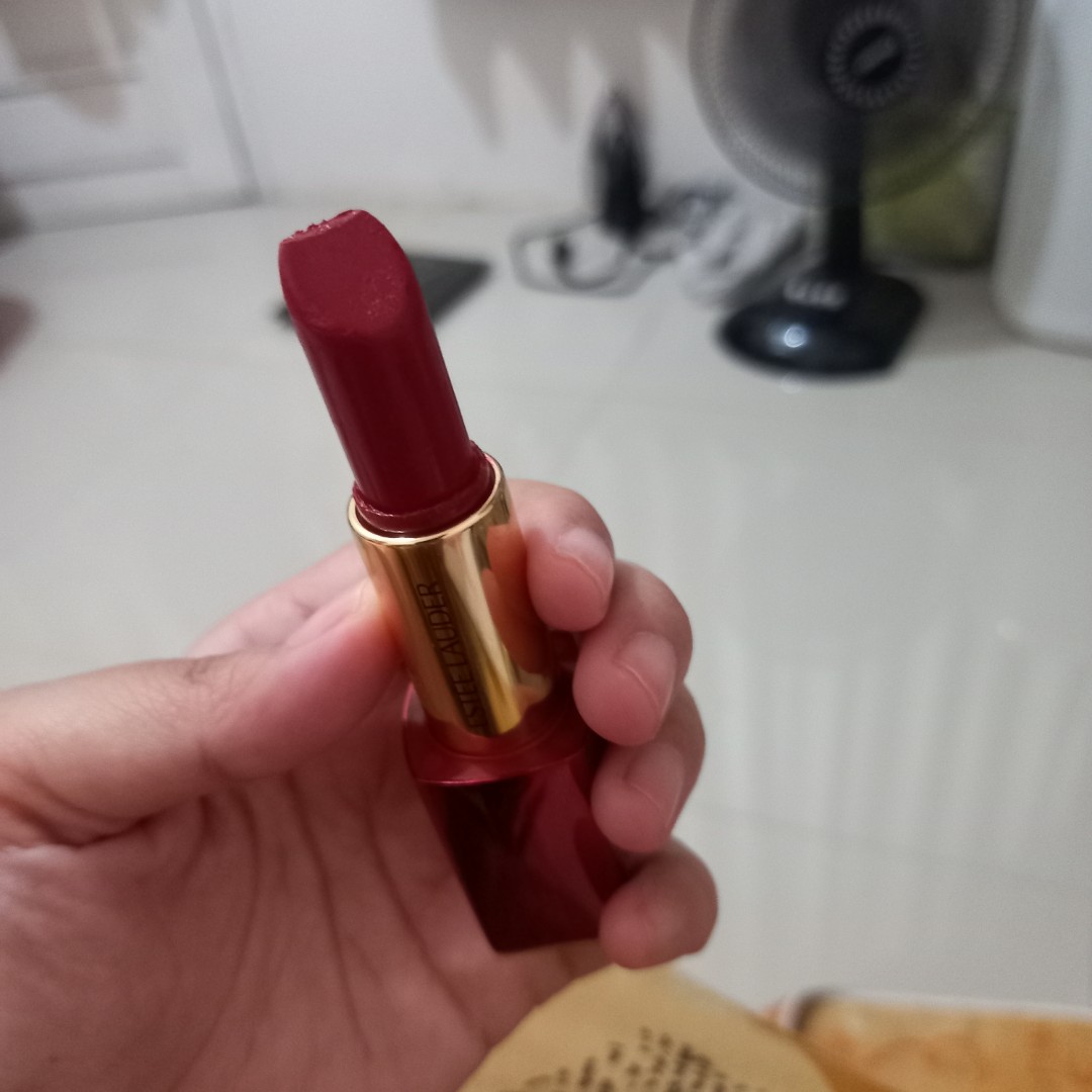 ESTEE lauder lipstick '350 vengeful red', Kesehatan & Kecantikan, Rias