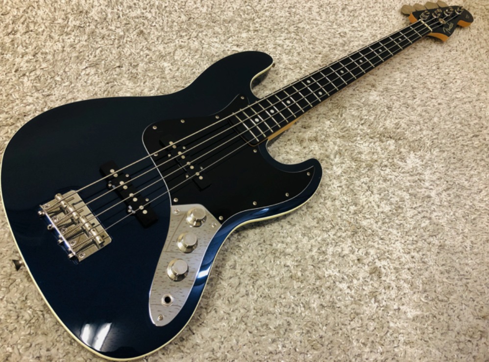 Fender Aerodyne Jazz Bass Guitar Rare Medium Scale (Made in Japan), Hobbies & Toys, Music
