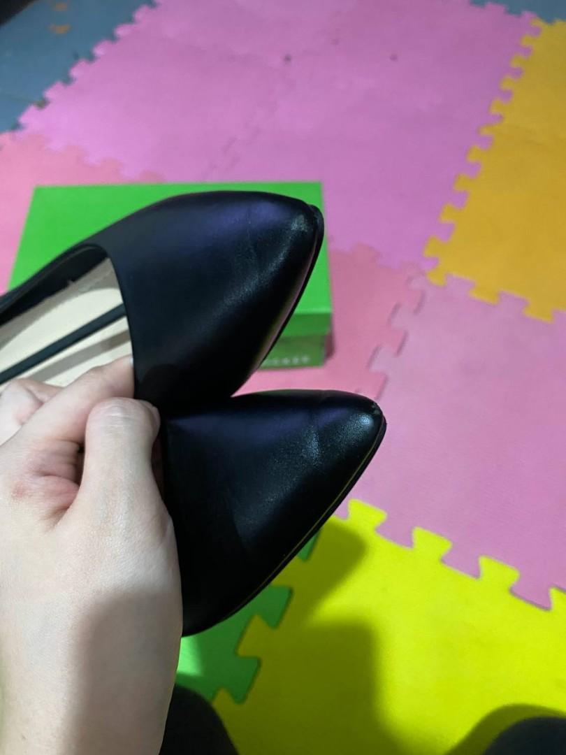 Finickee Black Heels Size 10 (Category: Heels) located in Las Pinas. Submitted by livingroomfloor (Listing ID 1172191296, Image 3). Description: price is negotiable! only used once for an hour but flaw: there's a small bump on the top of the left heel (barely noticeable) * am trying to fix it with kiwi loc is antipolo.