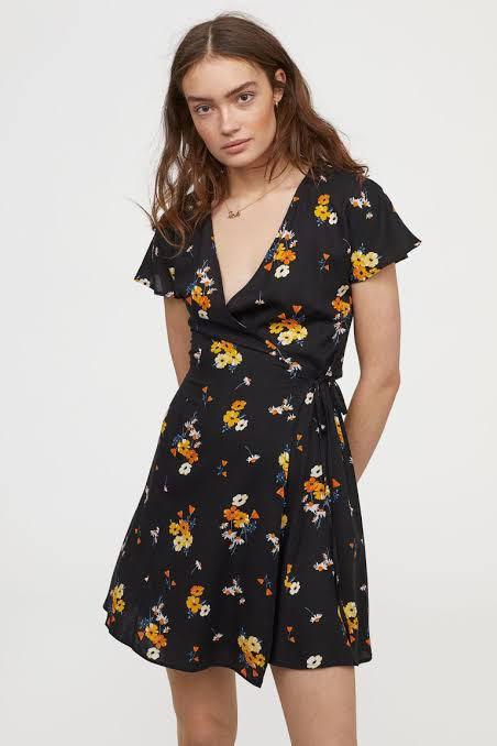 H&M Patterned Floral Wrap Dress (Category: Dresses) located in Quezon City. Submitted by rs.declutters (Listing ID 1172110648, Image 1). Description: Excellent quality & very flattering! 😍 Used twice only. No when worn pics. RFS: decluttering *No return, no exchange* *Be a responsible buyer* *For more inquiries on the product, kindly dm seller*.
