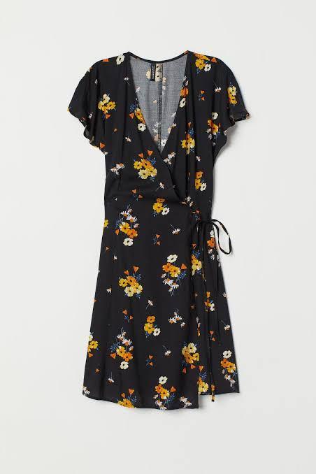 H&M Patterned Floral Wrap Dress (Category: Dresses) located in Quezon City. Submitted by rs.declutters (Listing ID 1172110648, Image 2). Description: Excellent quality & very flattering! 😍 Used twice only. No when worn pics. RFS: decluttering *No return, no exchange* *Be a responsible buyer* *For more inquiries on the product, kindly dm seller*.