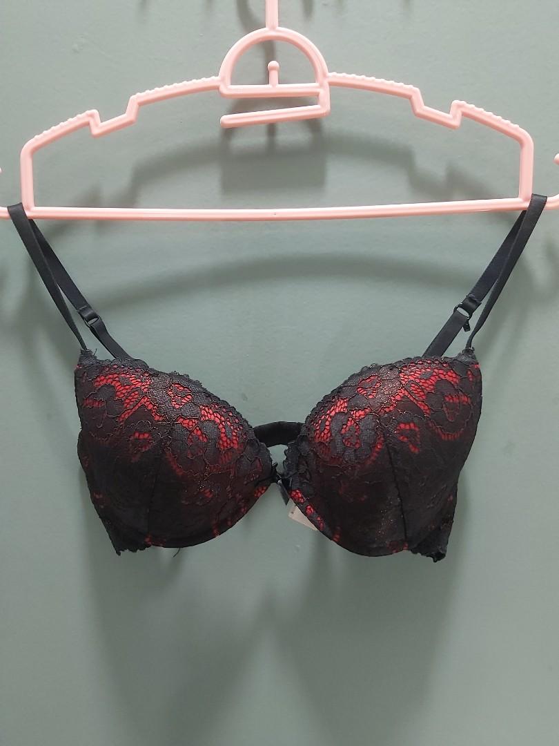 LA SENZA Bra 32D (Pre-loved), Black+Red, Women's Fashion, New Undergarments  & Loungewear on Carousell