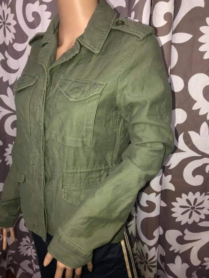 Levi'S Green Cargo Jacket For Ladies, Women'S Fashion, Coats, Jackets And  Outerwear On Carousell