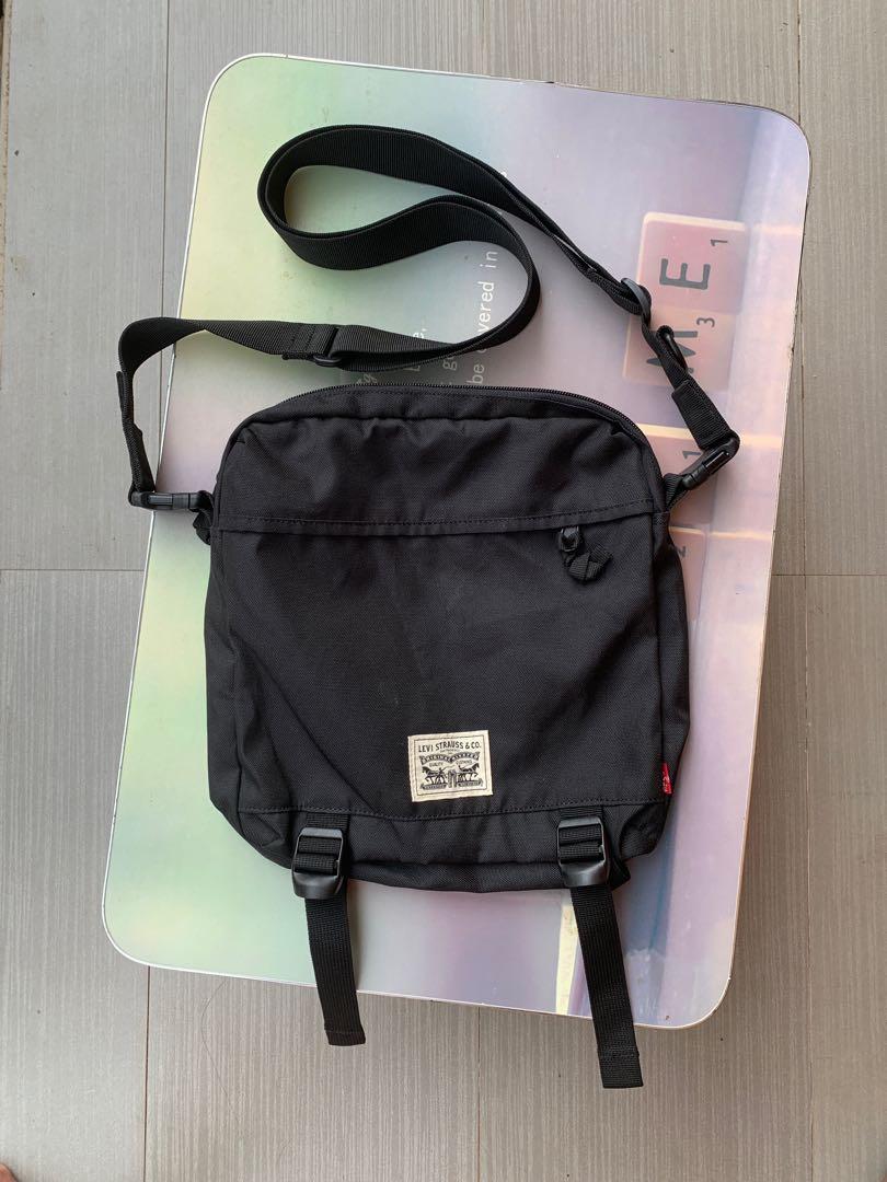 Levi's sling bag, Fesyen Pria, Tas 