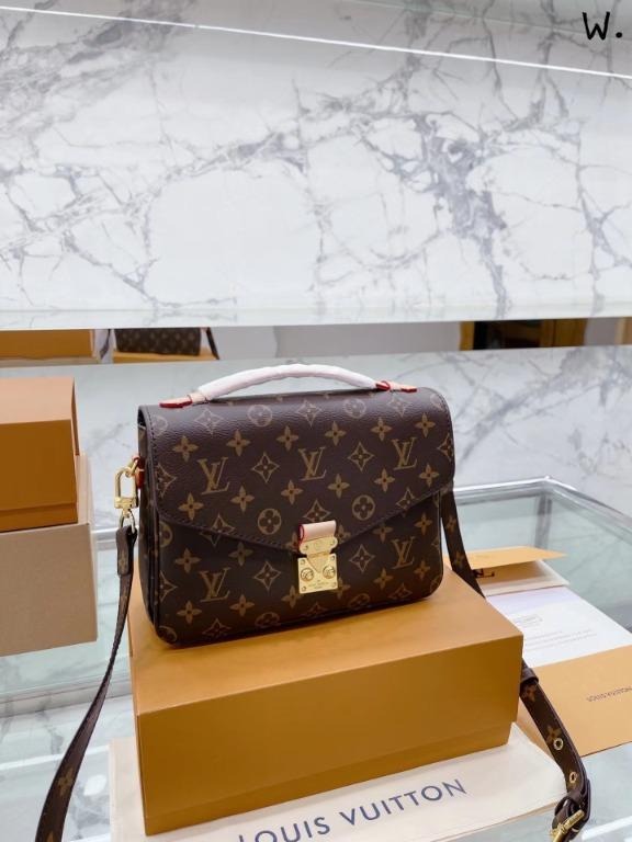 Pochette femme vuitton sales