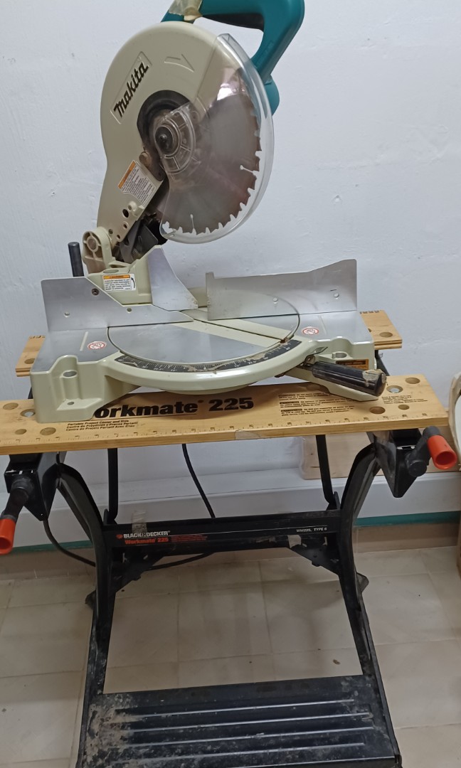 Makita chop saw plus table, Furniture 
