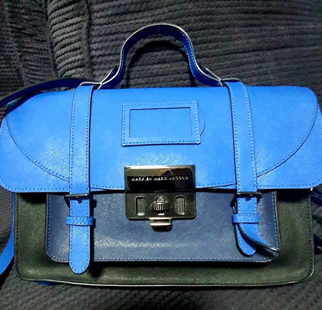 MARC JACOBS LIP LOCK MESSENGER BAG, Women's Fashion, Bags & Wallets