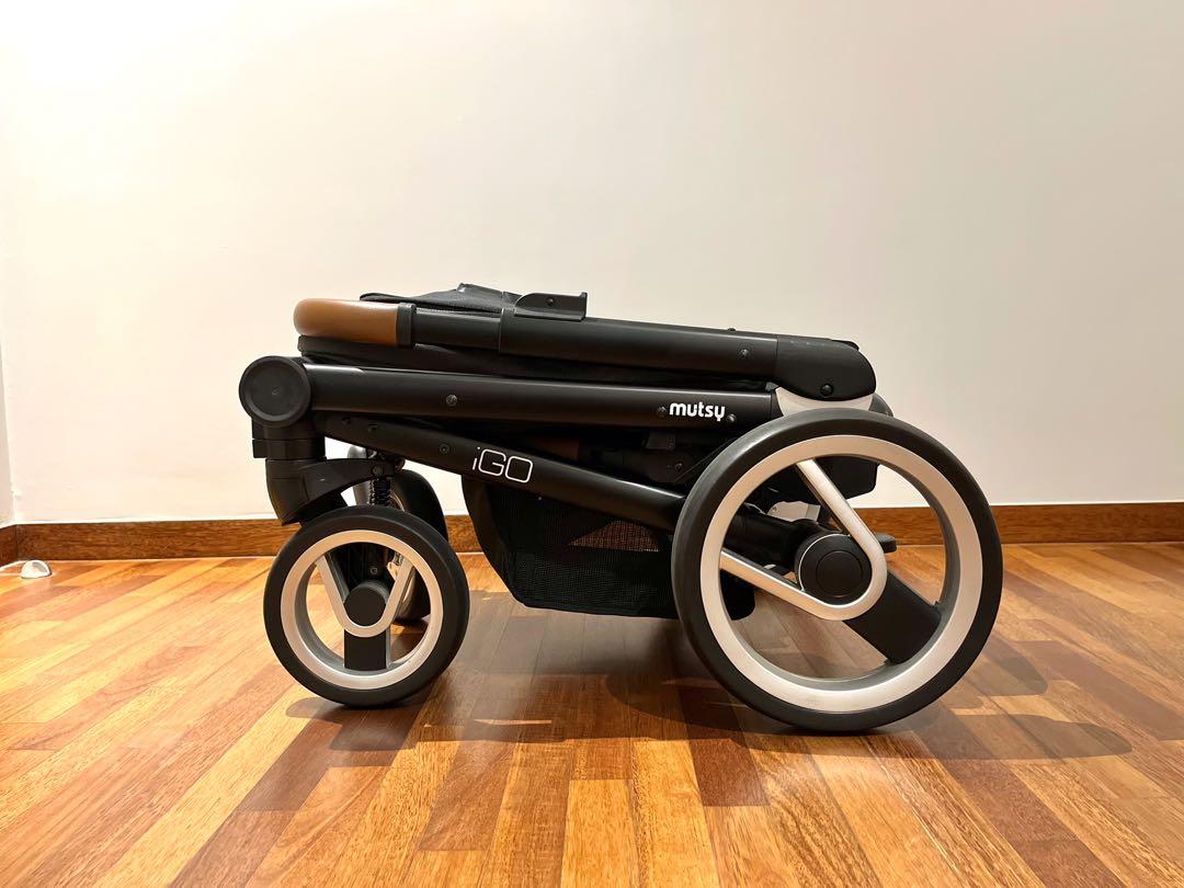 Mutsy iGo limited edition ALL BLACK Babies Kids Going Out
