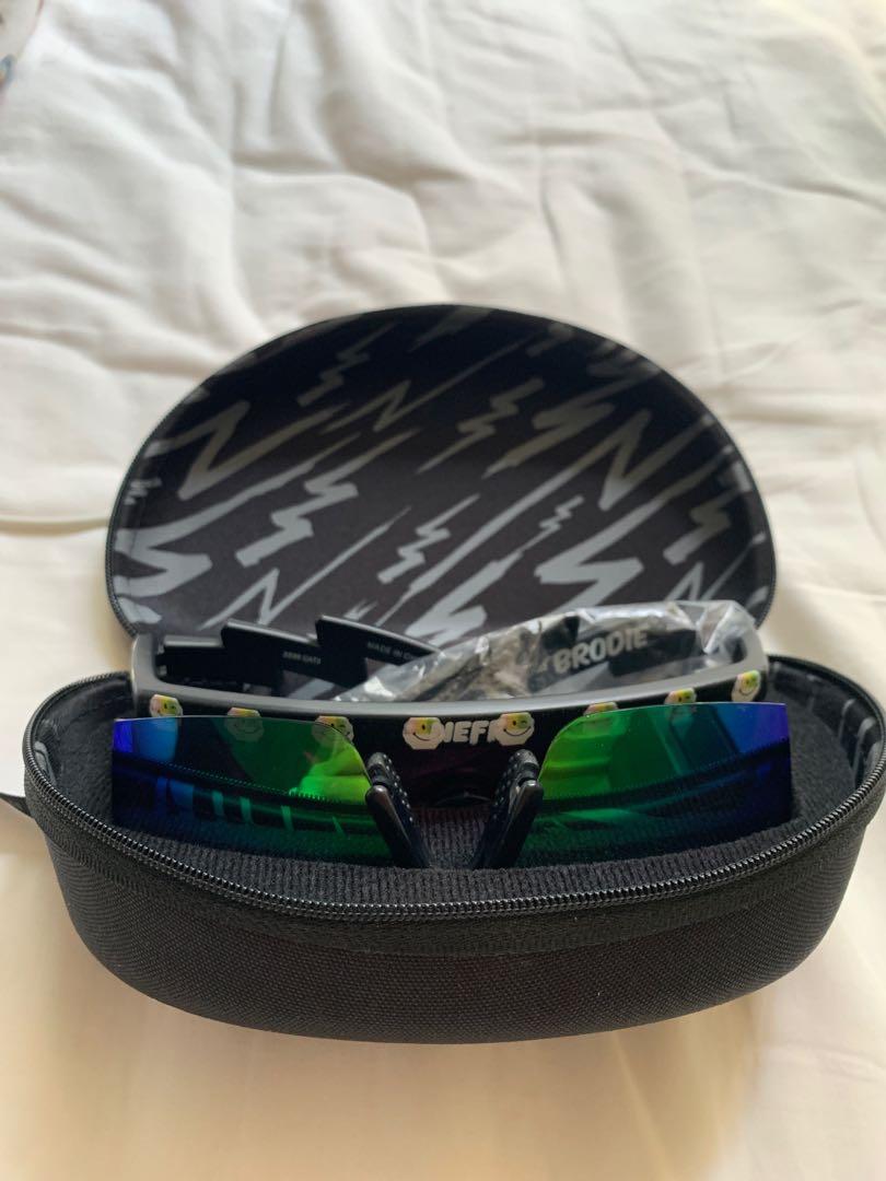 Neff brodie sunglasses on sale gold
