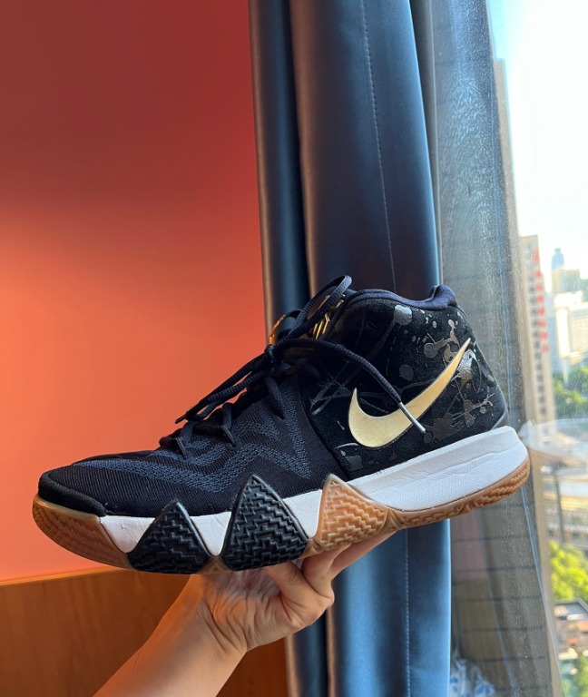 Kyrie 4 pitch top blue on feet