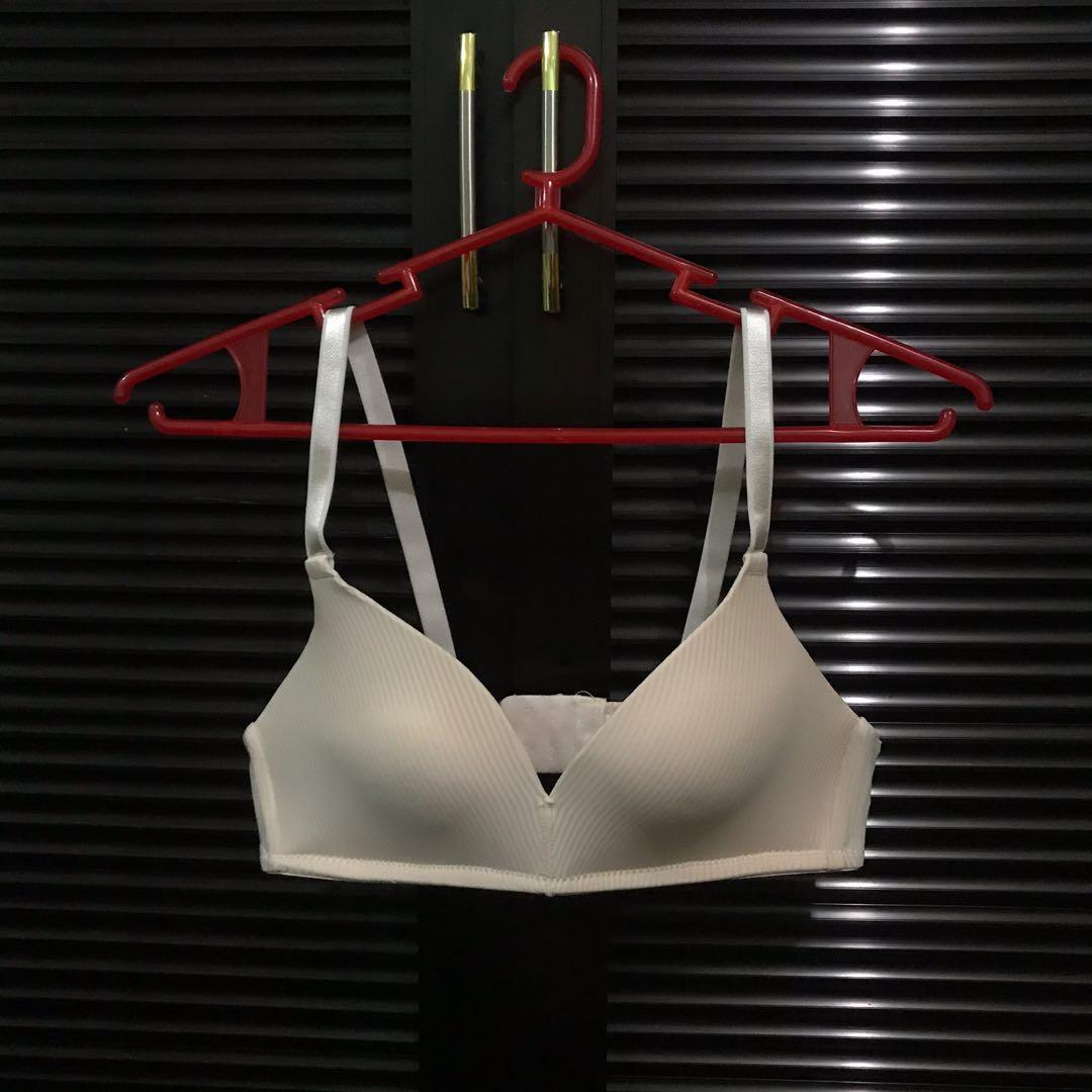 Non-wire push up bra (34/75 AB), Women's Fashion, Undergarments &  Loungewear on Carousell