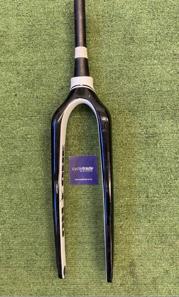 On one online carbon fork