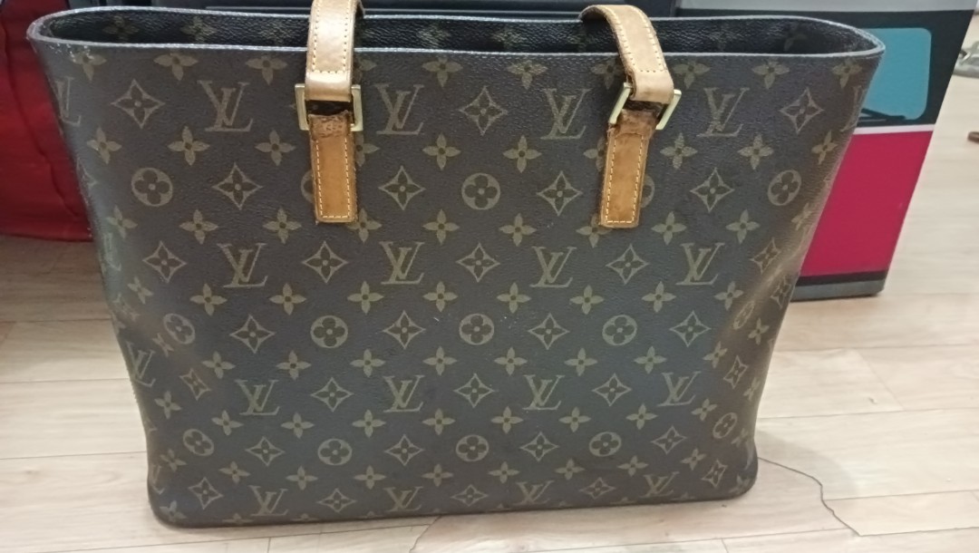 LV Monogram Tote Bag, Luxury, Bags & Wallets on Carousell