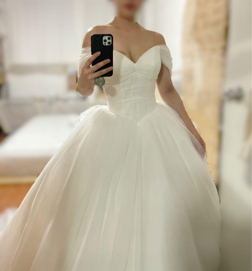 Puffy white clearance wedding dresses