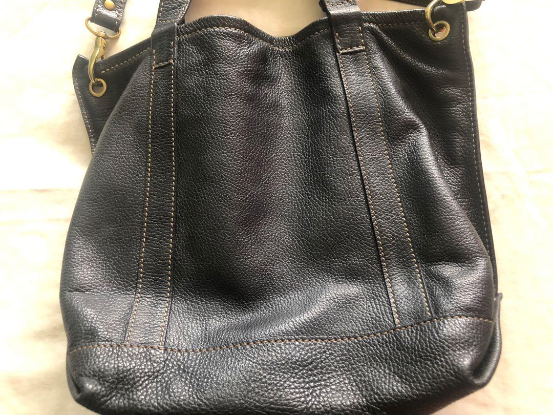 Rabeanco Leather Bag (Category: Shoulder Bags) located in Quezon City. Submitted by pingtbl (Listing ID 1172048630, Image 3). Description: Slightly used, very good condition 11”x14”.