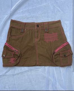 (Category: ) located in . Submitted by nirvys.closet (Listing ID 1172104193, Image 1). Description: .