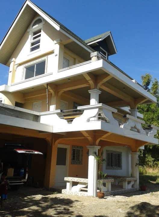 RUSH SALE HOUSE & LOT (Category: House & Lot) located in Makati City. Submitted by theacd (Listing ID 1172079772, Image 2). Description: House and lot big lots more garage good for airbnb Business near the road .
