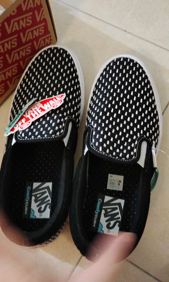 vans comfycush slip on, Men's Fashion, Footwear, Casual shoes on Carousell