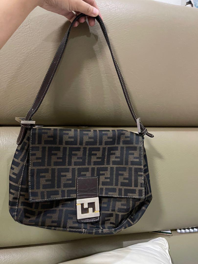 Vintage Fendi hand bag (Category: Luxury Bags & Wallets) located in Bacolod City. Submitted by BellaCo (Listing ID 1172113631, Image 1). Description: Was passdown by my grand mother 🧑 .