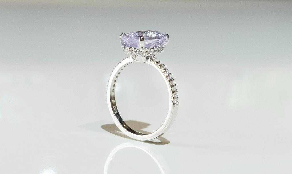 YURA HIDDEN HALO SOLITAIRE RING WHITE EMERALD 2022 064 WHITE