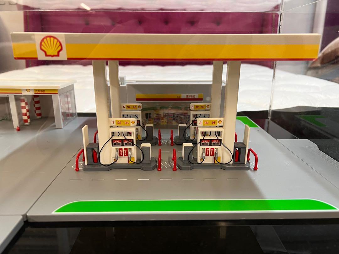 164 Shell petrol station diorama with Acrylic box display, Hobbies
