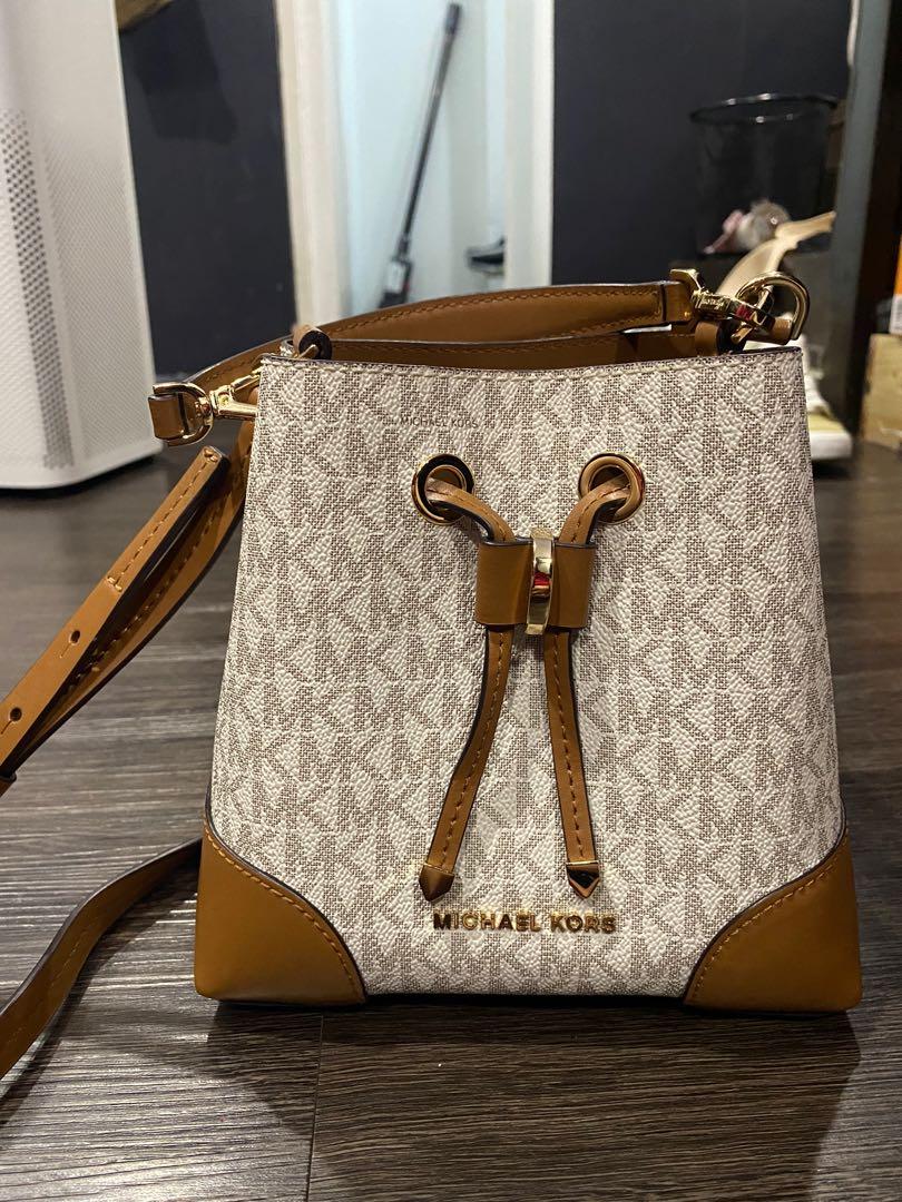 Mk bucket bag hot sale