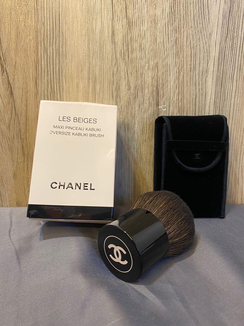 Chanel Les Beiges Oversize Kabuki Brush 胭脂掃碎粉數, 美容＆個人護理, 健康及美容- 皮膚護理, 化妝品-  Carousell