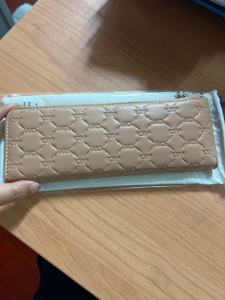 Compact Case (Category: Bags & Wallets) located in Kajang. Submitted by prelovedmamaitik (Listing ID 1172254412, Image 2). Description: dUCk Monogram Compact Case in Pudding Brand new.