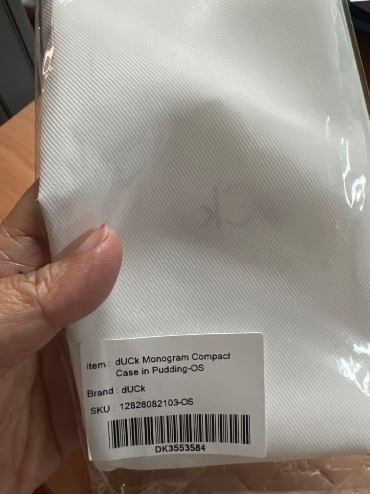 Compact Case (Category: Bags & Wallets) located in Kajang. Submitted by prelovedmamaitik (Listing ID 1172254412, Image 3). Description: dUCk Monogram Compact Case in Pudding Brand new.