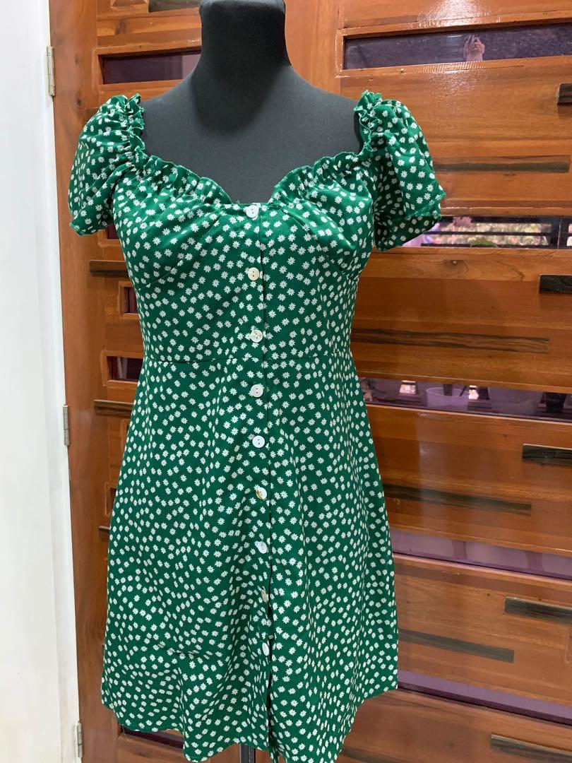 Dainty Dress (Category: Dresses) located in Marikina City. Submitted by TheDeclutterDiva (Listing ID 1172286336, Image 1). Description: .