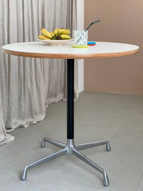 Dining Table (Category: Tables & Sets) located in Singapore. Submitted by solesneaky (Listing ID 1172260925, Image 3). Description: 80cm wide round dining table in excellent condition. Great for smaller interior spaces or homes. .