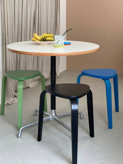 Dining Table (Category: Tables & Sets) located in Singapore. Submitted by solesneaky (Listing ID 1172260925, Image 1). Description: 80cm wide round dining table in excellent condition. Great for smaller interior spaces or homes. .