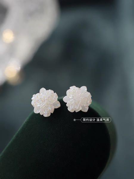 White flower earrings new arrivals