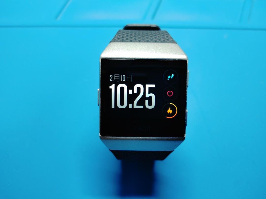 Fitbit Ionic （分類：智能穿戴裝置及智能手錶）位於 Hong Kong。 由 billkhc 提交（商品編號 1172234160，圖片 2）。簡介： 全套連盒 大細碼錶帶各一對 充電線 操作正常。